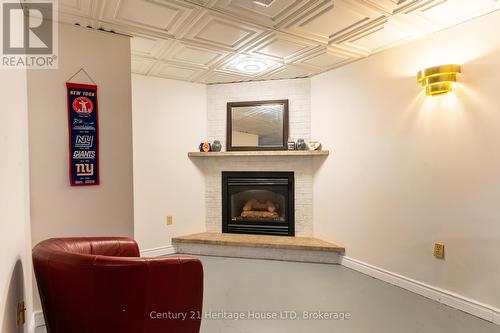 163 Camrose Avenue, Welland (773 - Lincoln/Crowland), ON - Indoor With Fireplace