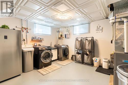 163 Camrose Avenue, Welland (773 - Lincoln/Crowland), ON - Indoor Photo Showing Laundry Room