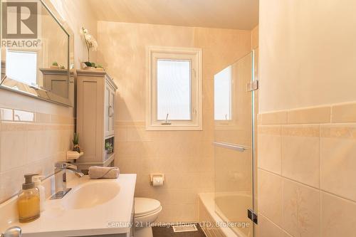 163 Camrose Avenue, Welland (773 - Lincoln/Crowland), ON - Indoor Photo Showing Bathroom