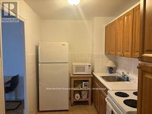 306 - 580 Chrsitie Street, Toronto, ON - Indoor Photo Showing Kitchen