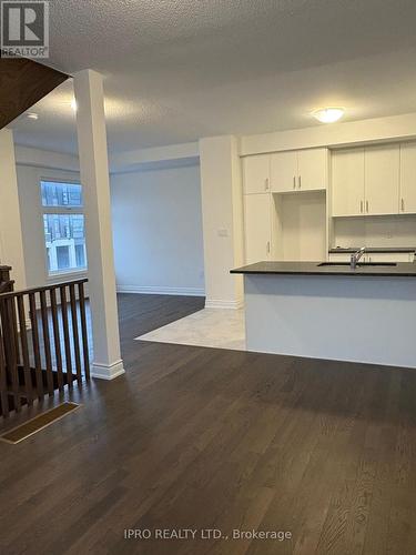 1398 Courtleigh Trail, Oakville, ON - Indoor Photo Showing Kitchen