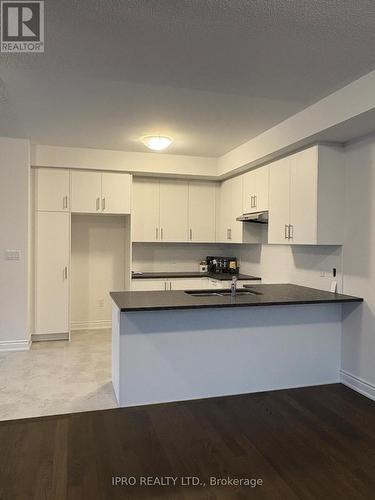 1398 Courtleigh Trail, Oakville, ON - Indoor Photo Showing Kitchen