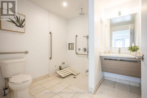 204 - 120 Canon Jackson Drive, Toronto, ON - Indoor Photo Showing Bathroom