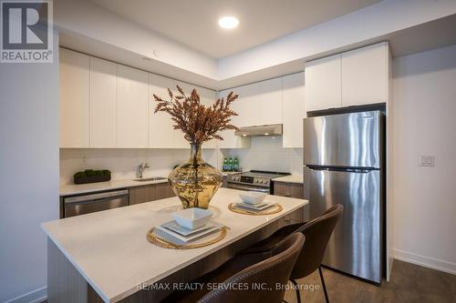 204 - 120 Canon Jackson Drive, Toronto, ON - Indoor Photo Showing Kitchen With Stainless Steel Kitchen