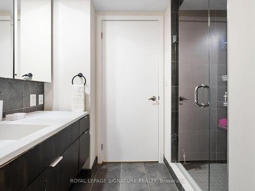 204-508 Wellington St W, Toronto, ON - Indoor Photo Showing Bathroom