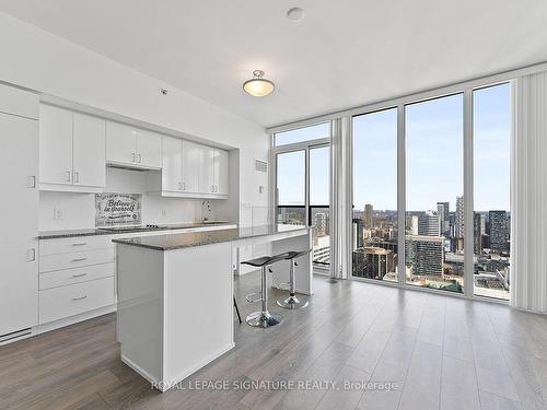 P309-426 University Ave, Toronto, ON - Indoor Photo Showing Kitchen