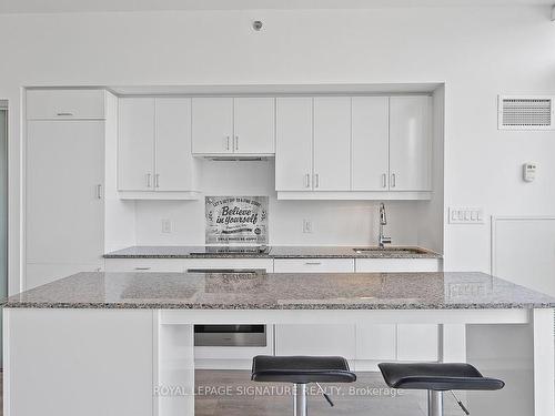 P309-426 University Ave, Toronto, ON - Indoor Photo Showing Kitchen