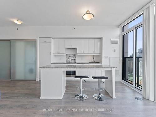 P309-426 University Ave, Toronto, ON - Indoor Photo Showing Kitchen