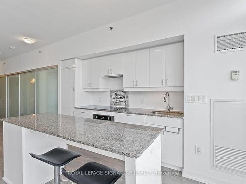 P309-426 University Ave, Toronto, ON - Indoor Photo Showing Kitchen With Upgraded Kitchen