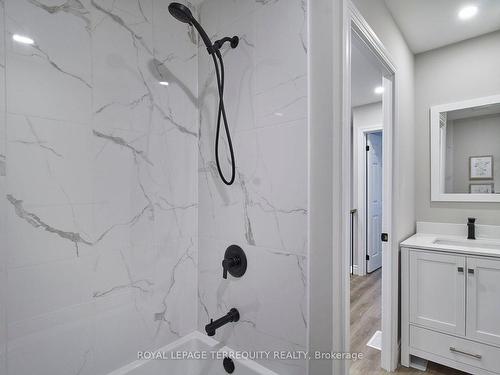 122 Olive Ave, Oshawa, ON - Indoor Photo Showing Bathroom