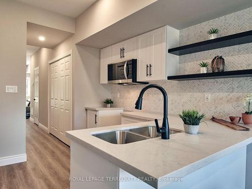 122 Olive Ave, Oshawa, ON - Indoor Photo Showing Kitchen With Double Sink