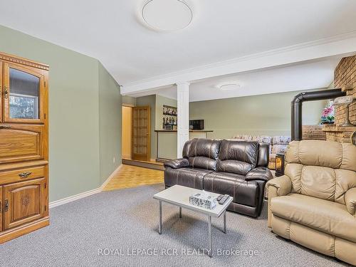 72 Cooper St, East Luther Grand Valley, ON - Indoor Photo Showing Living Room