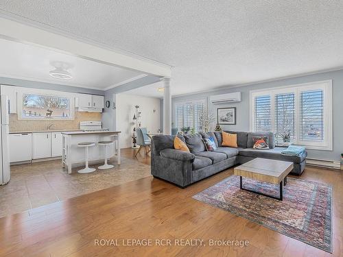 72 Cooper St, East Luther Grand Valley, ON - Indoor Photo Showing Living Room