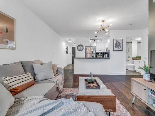 1701-231 Fort York Blvd, Toronto, ON - Indoor Photo Showing Living Room