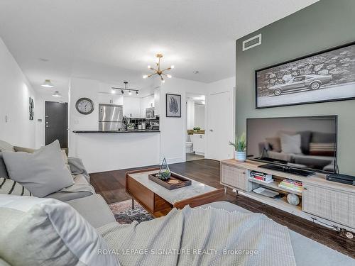 1701-231 Fort York Blvd, Toronto, ON - Indoor Photo Showing Living Room