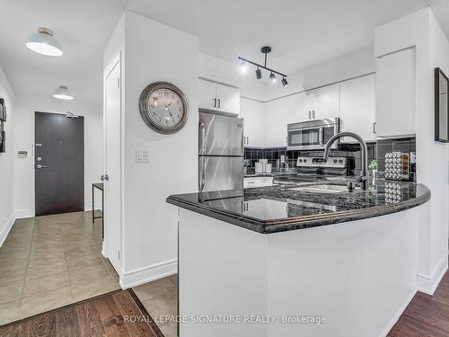 1701-231 Fort York Blvd, Toronto, ON - Indoor Photo Showing Kitchen