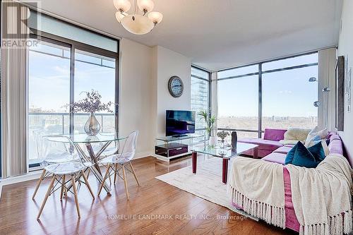 2109 - 18 Yorkville Avenue, Toronto, ON - Indoor Photo Showing Living Room