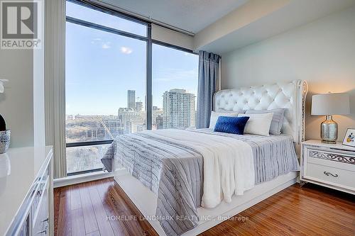 2109 - 18 Yorkville Avenue, Toronto, ON - Indoor Photo Showing Bedroom