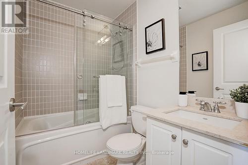 2109 - 18 Yorkville Avenue, Toronto, ON - Indoor Photo Showing Bathroom