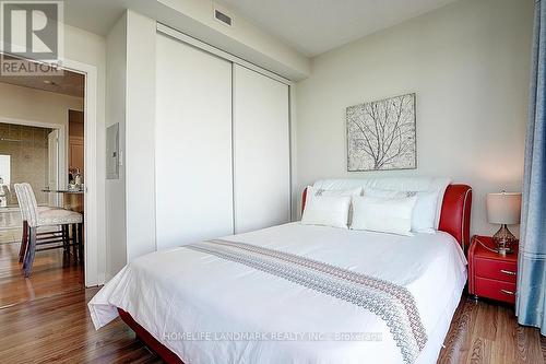 2109 - 18 Yorkville Avenue, Toronto, ON - Indoor Photo Showing Bedroom