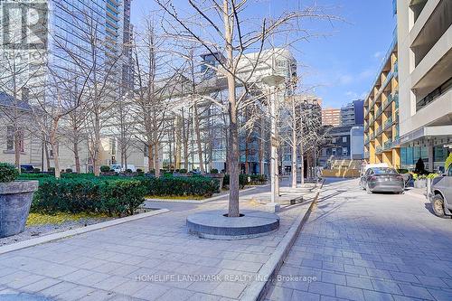 2109 - 18 Yorkville Avenue, Toronto, ON - Outdoor