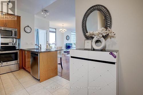 2109 - 18 Yorkville Avenue, Toronto, ON - Indoor Photo Showing Kitchen