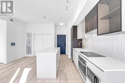 Lph23 - 395 Dundas Street W, Oakville, ON - Indoor Photo Showing Kitchen