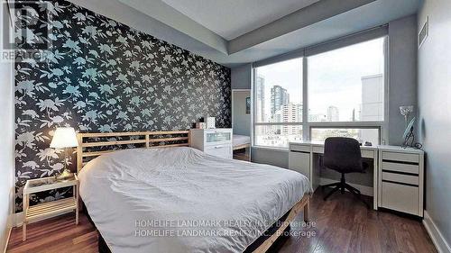 902 - 120 Homewood Avenue, Toronto, ON - Indoor Photo Showing Bedroom