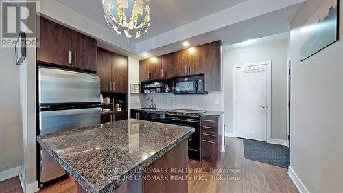 902 - 120 Homewood Avenue, Toronto, ON - Indoor Photo Showing Kitchen With Upgraded Kitchen