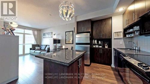 902 - 120 Homewood Avenue, Toronto, ON - Indoor Photo Showing Kitchen With Upgraded Kitchen