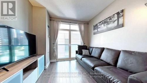 902 - 120 Homewood Avenue, Toronto, ON - Indoor Photo Showing Living Room With Fireplace