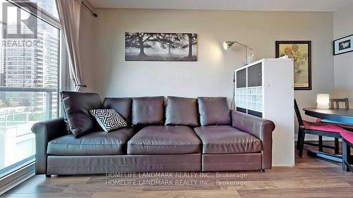 902 - 120 Homewood Avenue, Toronto, ON - Indoor Photo Showing Living Room