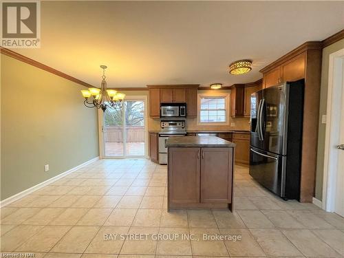 Upper - 75 Bula Drive, St. Catharines (443 - Lakeport), ON - Indoor Photo Showing Kitchen