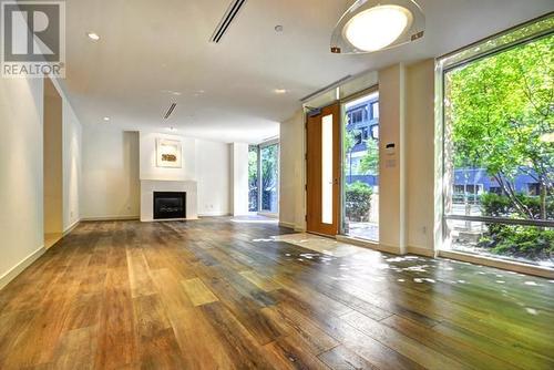 1179 W Cordova Street, Vancouver, BC - Indoor With Fireplace