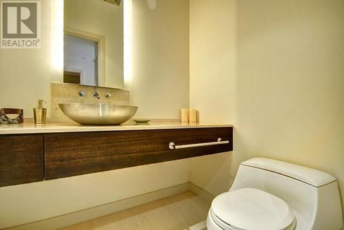 1179 W Cordova Street, Vancouver, BC - Indoor Photo Showing Bathroom