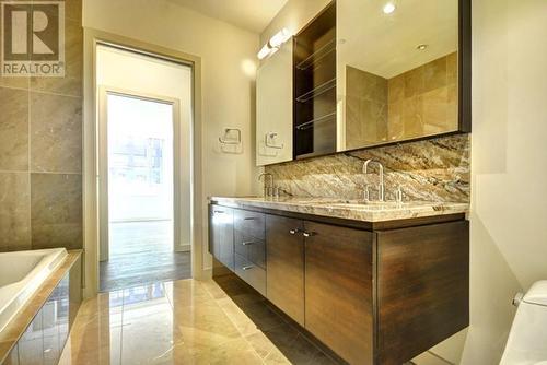 1179 W Cordova Street, Vancouver, BC - Indoor Photo Showing Bathroom