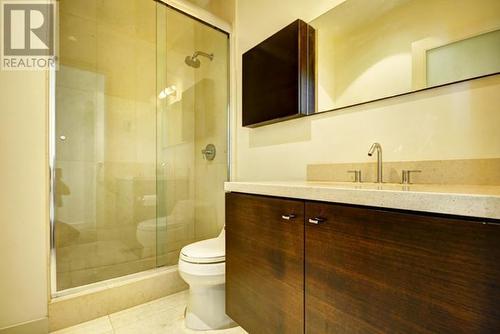 1179 W Cordova Street, Vancouver, BC - Indoor Photo Showing Bathroom