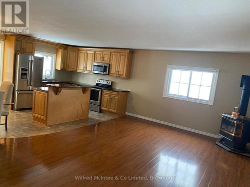 730 Marl Lake Rd 7 Road, Brockton, ON - Indoor Photo Showing Kitchen