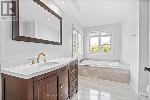 124 Sai Crescent, Ottawa, ON - Indoor Photo Showing Bathroom