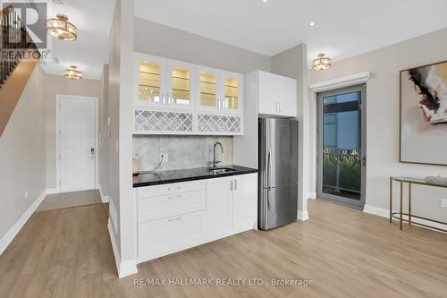 3740 Mangusta Court, Innisfil, ON - Indoor Photo Showing Kitchen