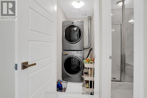 3740 Mangusta Court, Innisfil, ON - Indoor Photo Showing Laundry Room