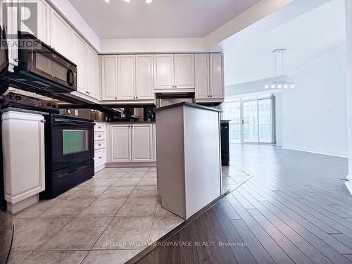 3005 - 80 Absolute Avenue, Mississauga, ON - Indoor Photo Showing Kitchen