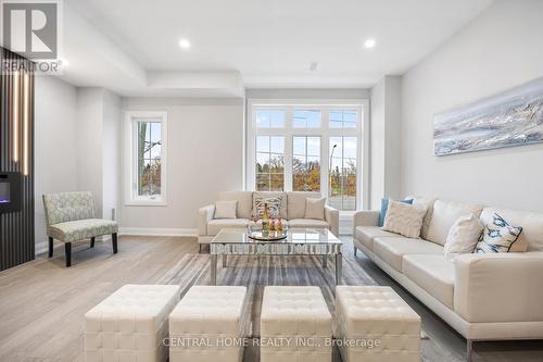 2946 Elgin Mills Road E, Markham, ON - Indoor Photo Showing Living Room