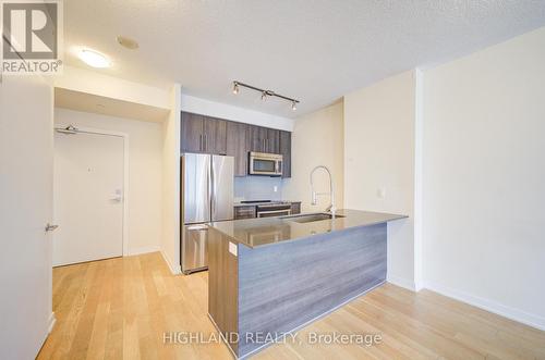 1609 - 4011 Brickstone Mews, Mississauga, ON - Indoor Photo Showing Kitchen