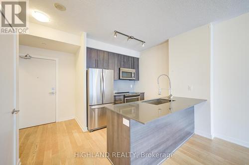 1609 - 4011 Brickstone Mews, Mississauga, ON - Indoor Photo Showing Kitchen