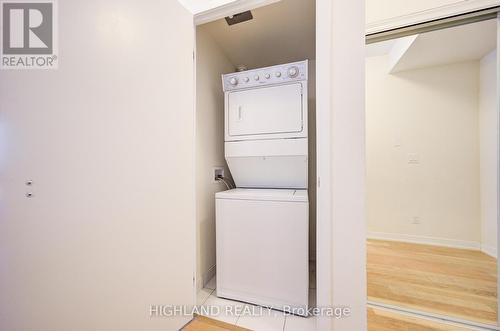 1609 - 4011 Brickstone Mews, Mississauga, ON - Indoor Photo Showing Laundry Room