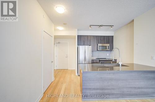 1609 - 4011 Brickstone Mews, Mississauga, ON - Indoor Photo Showing Kitchen