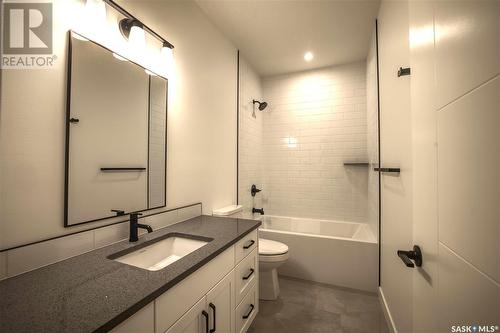 323 Woolf Bay, Saskatoon, SK - Indoor Photo Showing Bathroom