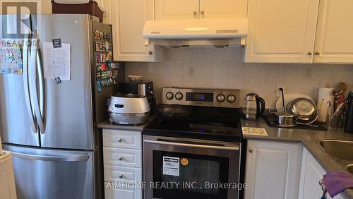 6 - 2 St Moritz Way, Markham, ON - Indoor Photo Showing Kitchen