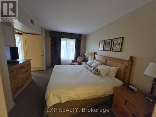 2132 - 90 Highland Drive, Oro-Medonte, ON - Indoor Photo Showing Bedroom